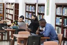 Biblioteca CRAI servicio whatsapp 2