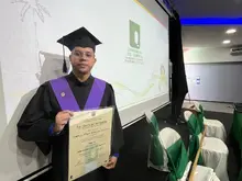 Birretes al aire, grados del CAT de Cali