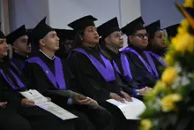 Birretes al aire, grados del CAT de Cali