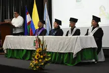 Birretes al aire, grados del CAT de Cali