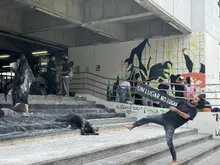 Estudiantes de artes visuales habitaron el bloque de ciencias básicas con un performance y un mural