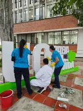 Acetona: solvente orgánico que disuelve la pintura